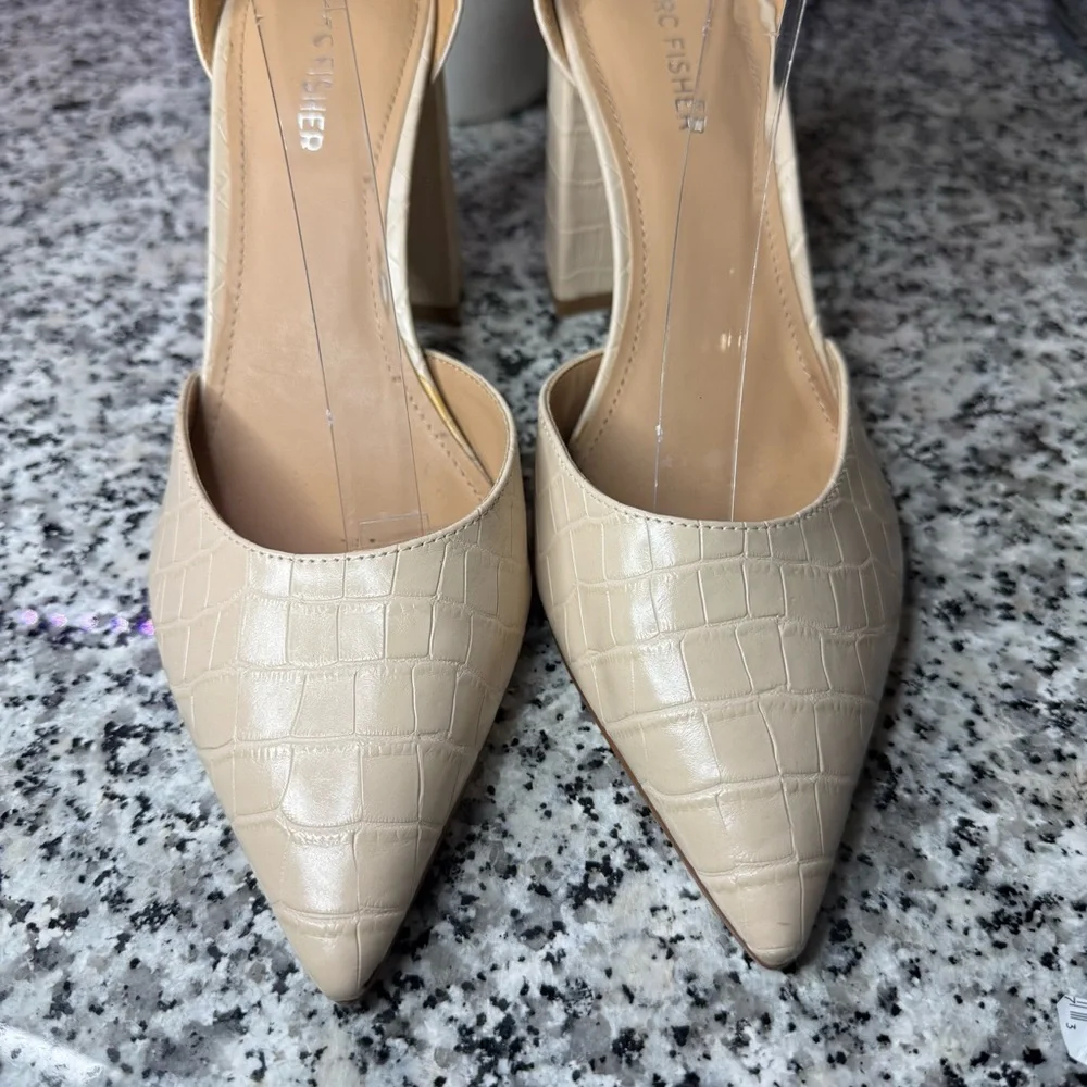 Marc Fisher EUC Gilson Faux Croc Leather Elegant Cream Block Heel Pumps Size 9 - Picture 6 of 10